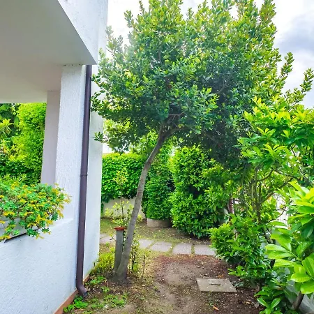 Сasa de vacaciones House In With Swimming Pool, Garden With Gazebo And Barbecue.