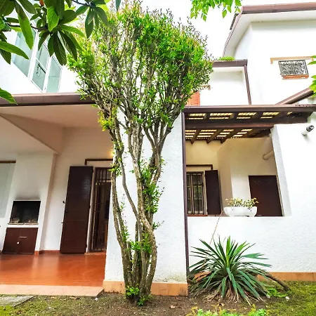 House In With Swimming Pool, Garden With Gazebo And Barbecue. Сasa de vacaciones