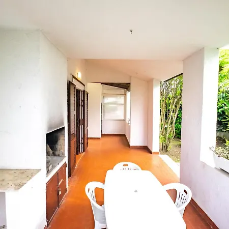 Vakantiehuis House In With Swimming Pool, Garden With Gazebo And Barbecue.