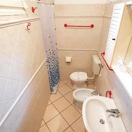 House In With Swimming Pool, Garden With Gazebo And Barbecue. Vakantiehuis